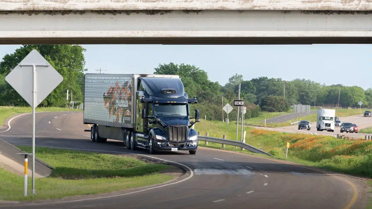 Premiers camions autonomes aux États-Unis circulation de nuit et nouveaux itinéraires Premiers camions autonomes aux États-Unis circulation de nuit et nouveaux itinéraires